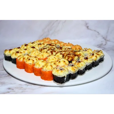 Суши еды Японии традиционные на таблице Restourant Стоковое Изображение -  изображение насчитывающей пепельнообразные, черный: 74539471
