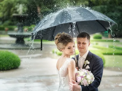 Свадьба в дождь фотографии