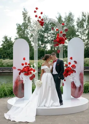 Украшение зала на свадьбу в красном цвете