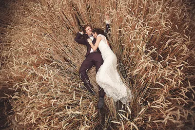 Все осенние свадьбы такие тёплые и уютные 🍁🍂 Камерная свадьба осенью...  Что может быть прекраснее? И давайте любить друг друга вне… | Instagram