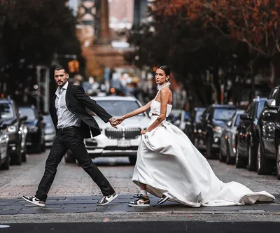 Тренд свадебной моды 2019: кеды и кроссовки | MARIECLAIRE