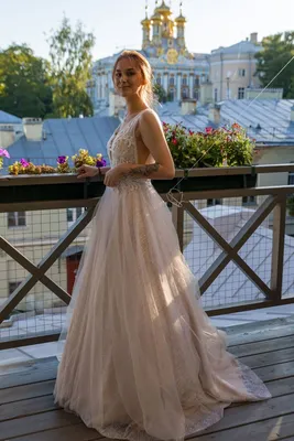 Свадебное платье цвета шампань Viva | Купить свадебное платье в салоне  Валенсия (Москва)