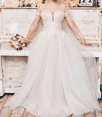 Необычное свадебное платье из тюля цвета шампанского с V-образным вырезом и  оборками - Lunss