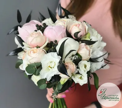 Свадебный букет в бело-кремовой гамме с пионами | Свадебные букеты | Kiwi  Flower Shop
