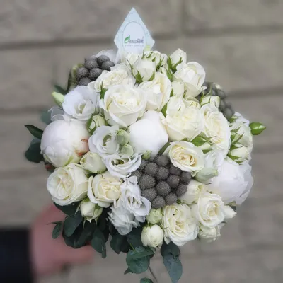 Букет невесты с пионами, розами и эустомой с зеленью купить в Твери по цене  5450 рублей | Камелия