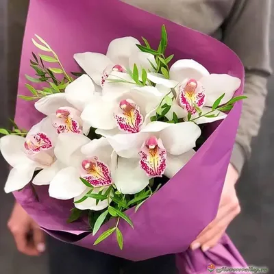 Букет орхидей с эустомой – Цвет`ок – дорогая цветочная лавка