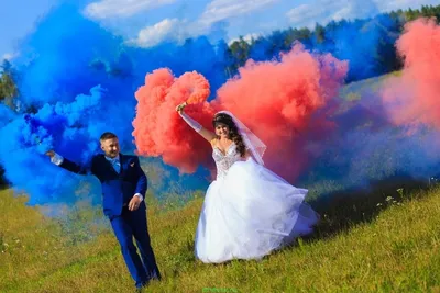 Цветной дым на свадьбе зимой #wedding #wedding_in_winter #katerinazaleskaya  | Зимняя свадьба, Свадьба, Свадебные фотографии