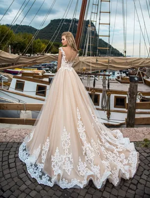 Пышное цветное свадебное платье Элизабет А-силуэта в СПб