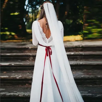 Пышное свадебное платье с красным кружевом Gabbiano Esha | Купить свадебное  платье в салоне Валенсия (Москва)