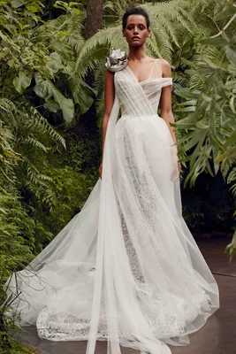 Vera Wang | Vera wang bridal, Wedding dresses vera wang, Best wedding  dresses