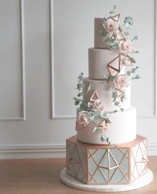 Стремительное восхищение: Роскошные изображения свадебных тортов 2019