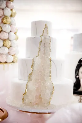 Фото свадебных тортов 2019: Элегантность и роскошь в каждом пикселе