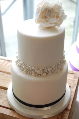 Нежные свадебные торты двухъярусные для романтической свадьбы