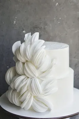 Торт для праздника \"голый\" \"с цветами из крема Свадебная композиция цветов\"  можно купить по хорошей цене от 2950.00 руб/кг