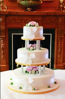 Свадебный торт \"Золото и цветы\"