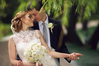 Свадебные фотографии жениха и невесты, узнайте популярные идеи для  свадебных фотосессий