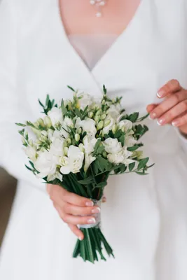 bouquet, бело изумрудный букет невесты, свадебный букет из белых тюльпанов,  альстромерия белая букет, букет невесты с оливой, белый букет невесты,  Флористика на свадьбу Москва