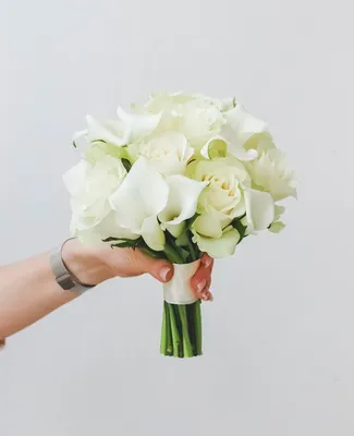 Букет невесты из белых роз - 19 шт. за 10 990 руб. | Бесплатная доставка  цветов по Москве