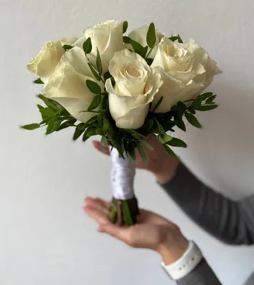 Купить букет невесты из белых роз №402 недорого с доставкой по  Екатеринбургу - Свой Цветной