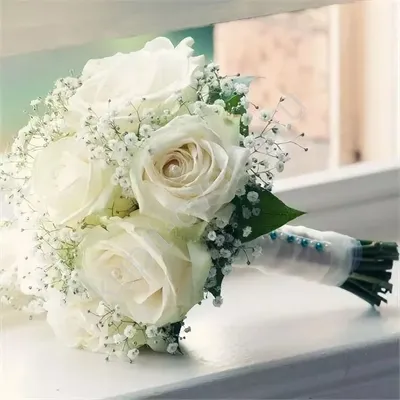 Свадебный букет из белых роз купить в Санкт-Петербурге в салоне цветов  Флордель