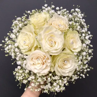 Купить свадебный букет из белых роз и альстромери с бесплатной доставкой по  Москве | Butik-Flowers