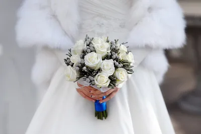 Купить свадебный букет из фрезий и роз по доступной цене с доставкой в  Москве и области в интернет-магазине Город Букетов