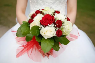 Свадебный букет невесты из белых пионовидных роз Сноу Ворлд купить в Киеве:  цена, заказ, доставка | Магазин «Камелия»