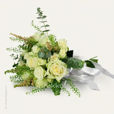 Свадебный букет белых одноголовых и кустовых роз с зеленью купить с  доставкой в Москве | Заказать букет цветов недорого
