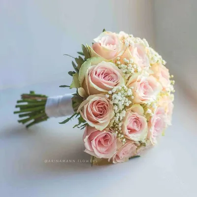 Свадебный букет из белых роз с круглосуточной доставкой.