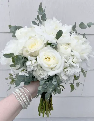 Букет невесты из белых роз | доставка по Москве и области