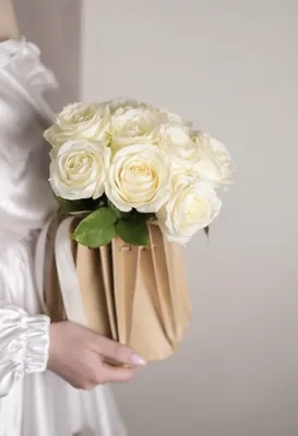 свадебный букет из 25 белых роз 25