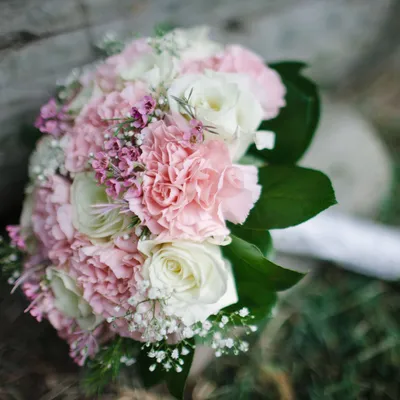 Свадебный букет невесты из белых роз, артикул F1242022 - 2490 рублей,  доставка по городу. Flawery - доставка цветов