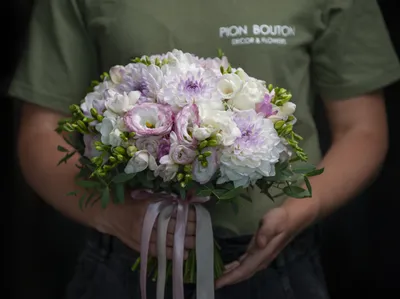 Букет невесты из георгин, фрезии и эустомы заказать в Киеве