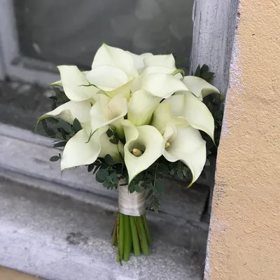 Свадебный букет с каллами WeddingBouquet Свадебный букет Букет невесты Букет  нареченої | Calla lily wedding, Simple wedding bouquets, Flower bouquet  wedding