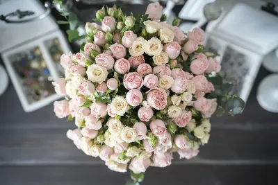 Купить 9 кустовых белых роз Сноу Флейк с доставкой Черноморск(Ильичевск)  Украина | Мисс Флора