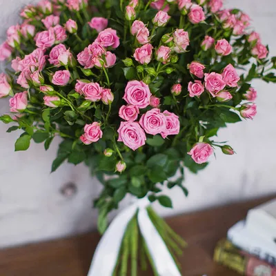 Свадебный букет из роз и эустомы . Цена: 14300 руб в интернет-магазине  Centre-flower.ru