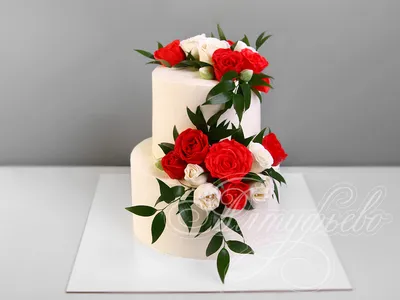 Торт \"Свадебный белый торт с цветами\" № 7969 на заказ в Санкт-Петербурге