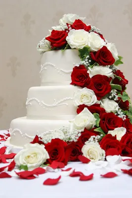 Свадебный трехъярусный с цветами | Шани Кейкс