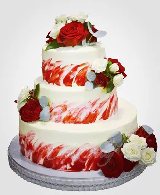 Трехъярусный торт с живыми цветами персикового цвета | Pasteles de boda  sencillos, Pasteles de boda roja, Pasteles de boda modernos