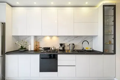 Белая кухня в интерьере: фото, дизайн, планировки и идеи