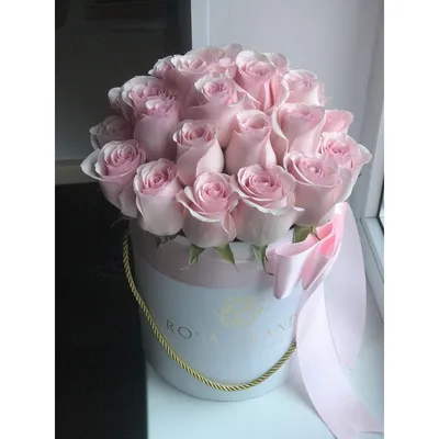 Композиция Белые розы в шляпной коробке» с розами - купить в Улан-Удэ за 9  090 руб