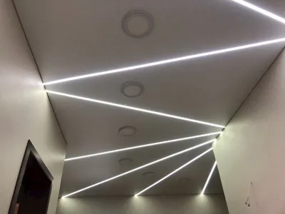 Натяжной потолок со световыми линиями недорого — Империя Потолков