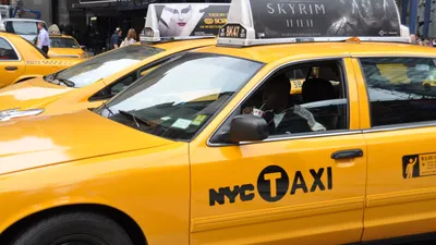 В Нью-Йорке ездил в бронежилете»: «золотой» таксист из Екатеринбурга о том,  как променял Манхэттен на Уралмаш - KP.RU