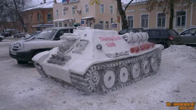 Уникальное изображение: танк, созданный из снега