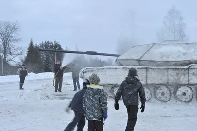 Удивительный снежный танк на фото, доступный для скачивания