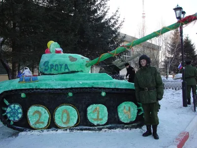 Впечатляющий снежный танк на фотографии