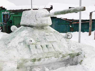 Скачайте качественное изображение: танк из снега