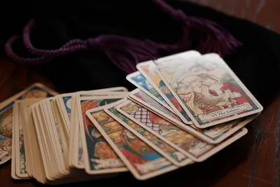 How to Use Tarot Cards in 2021 | Vogue
