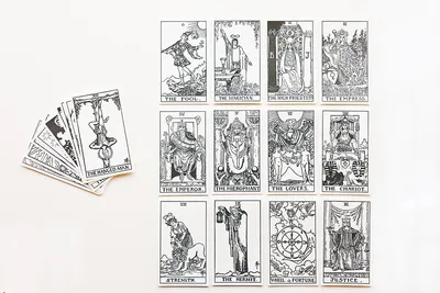 The Queer Tarot: An Inclusive Deck and Guidebook: Molesso, Ashley, Needham,  Chess: 9780762474882: Amazon.com: Books