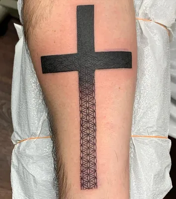 Татуировки креста для мужчин, значение, разные варианты дизайна | Cross  tattoo designs, Cross tattoo for men, Wrist tattoos for guys